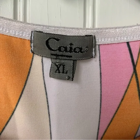 Caia (XL) Top, round neck, short sleeve; Slenderizing multi colored pattern - Picture 2 of 6
